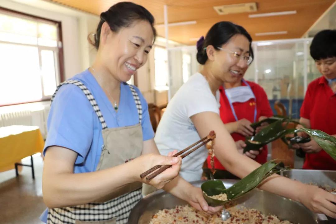 鲁西老年护养院：端午粽飘香，爱老“粽”有情