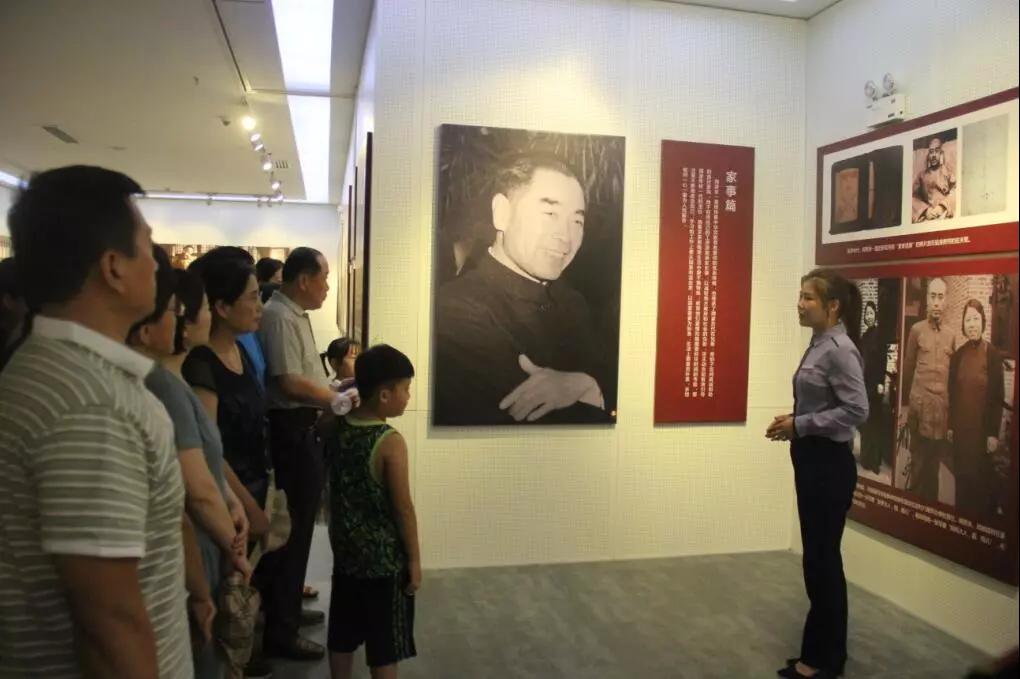 聊城市第四人民医院开展参观“周恩来家风图片展”主题党日活动