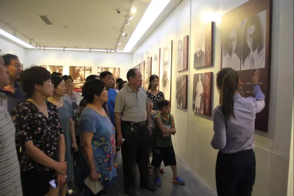 聊城市第四人民医院开展参观“周恩来家风图片展”主题党日活动