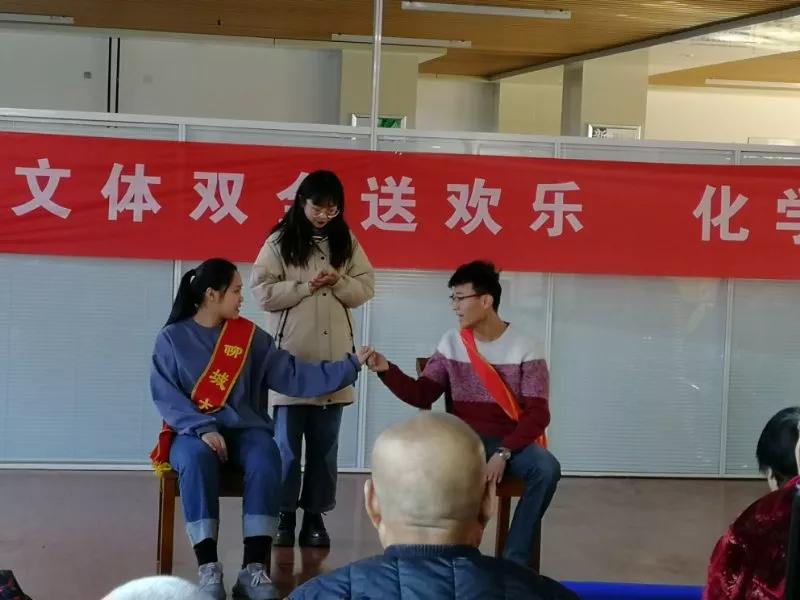 “活力青春”大学生来鲁西老年护养院慰问老人