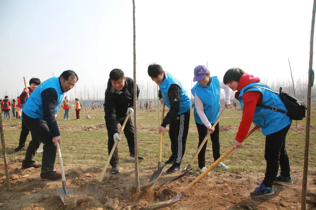 弘扬志愿精神 携手绿色同行——东昌府人民医院开展党、团义务植树活动