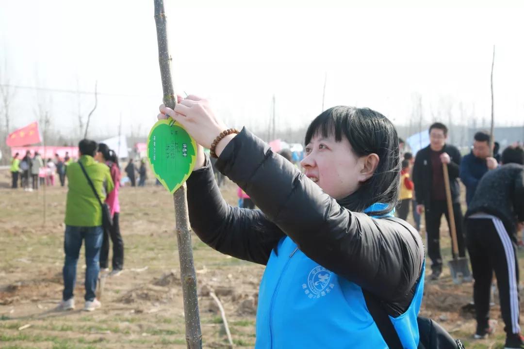 弘扬志愿精神 携手绿色同行——东昌府人民医院开展党、团义务植树活动