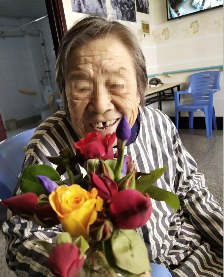 鲁西老年护养院老人们的“花”样年华