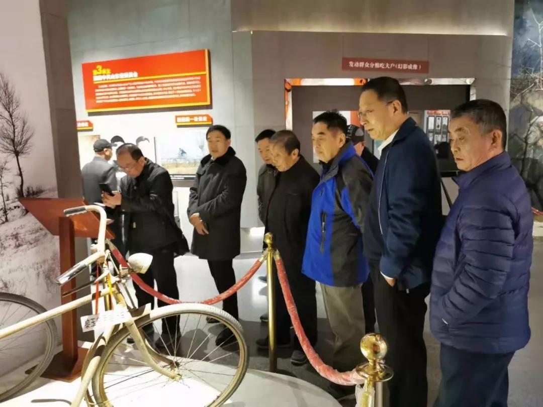 市卫健委离退休老干部赴莘县开展“不忘初心、牢记使命”主题党日活动