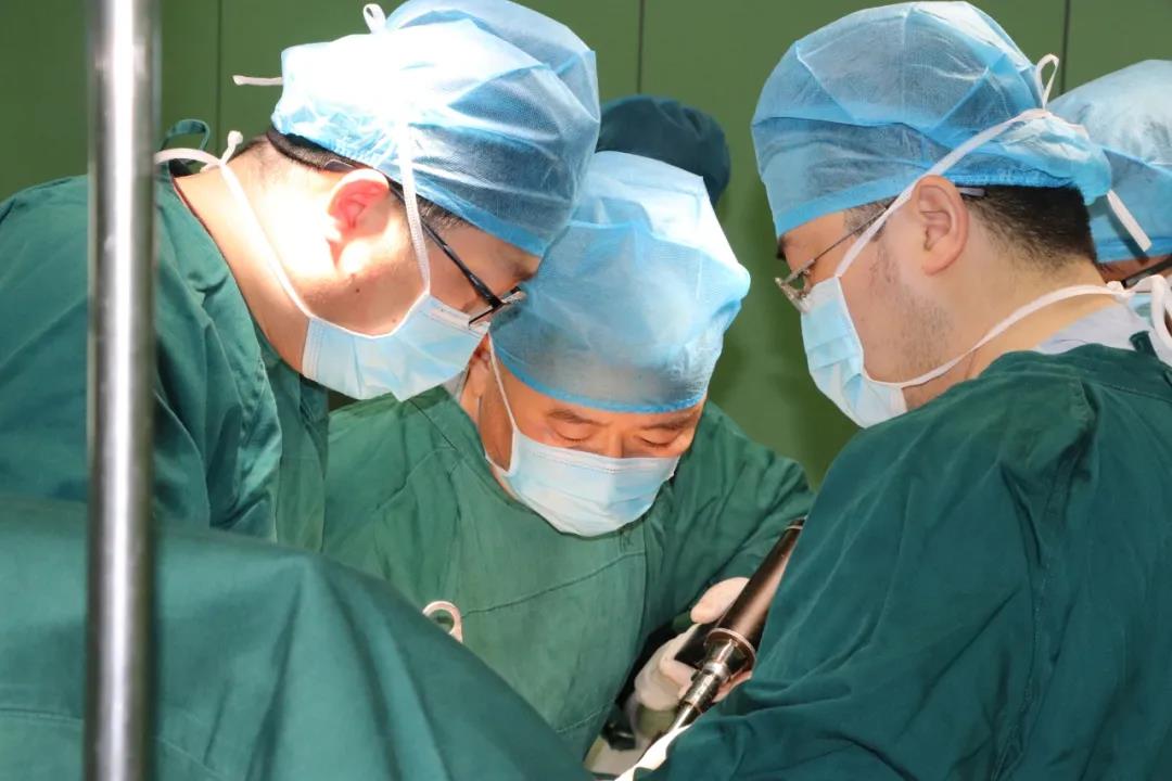 鲁西骨科医院专家“换关节”保留后交叉韧带，恢复快、效果好！